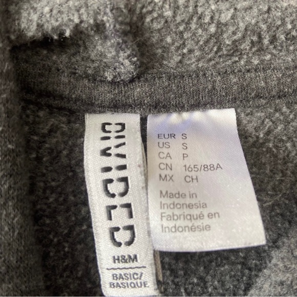 ✨3/$20✨ Divided Women’s Dark Grey Cropped Hoodie - Picture 2 of 9